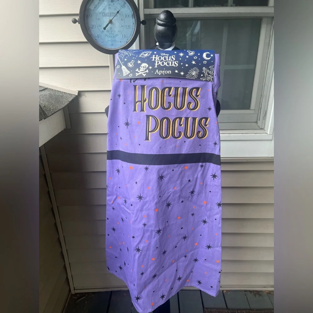 Disney Hocus Pocus Purple Apron with Gold Accents NWT